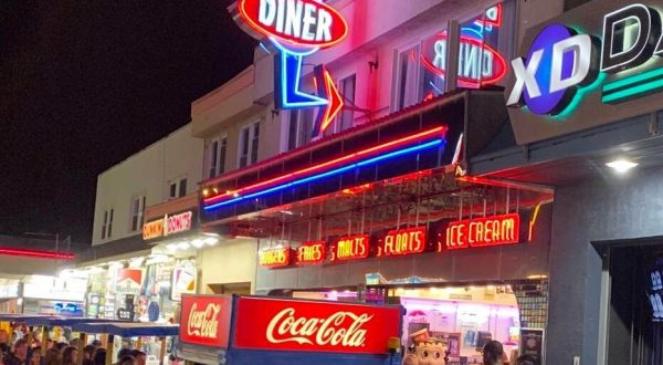 Revisit The Glory Days At This ’50s-Themed Restaurant In New Jersey