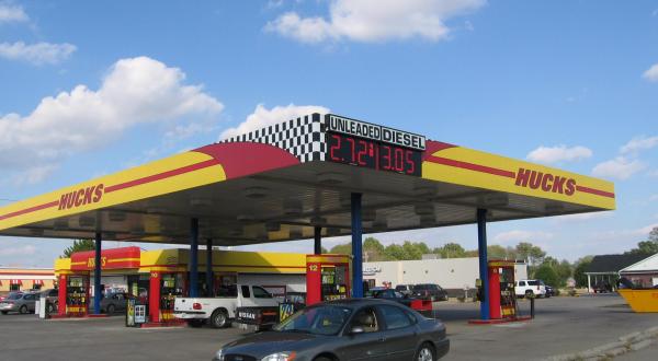 With A Pizzeria And Bakery, The Coolest Gas Station In The World Is Right Here In Illinois