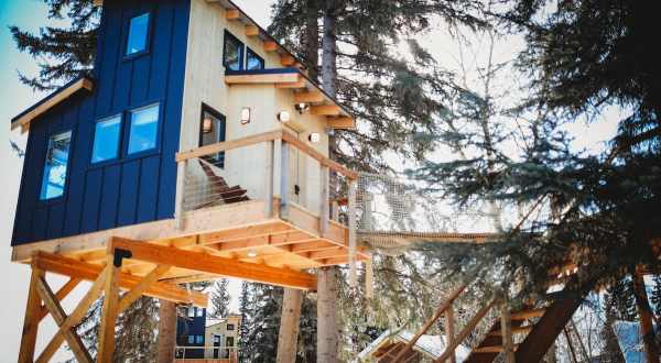 This Treehouse On A Lake In Alaska Is One Of The Coolest Places To Spend The Night