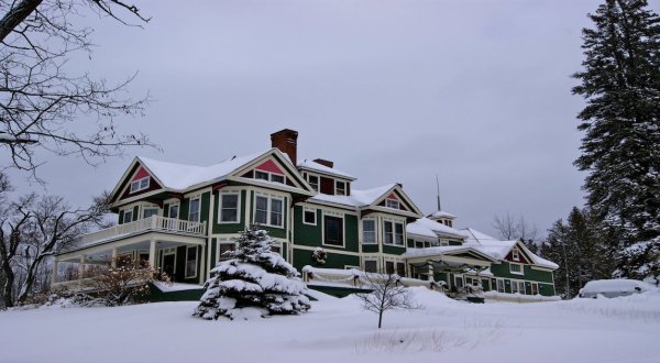 These 10 Haunted Hotels In Maine Will Make Your Stay A Nightmare