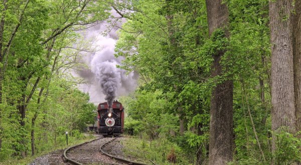 This Wine And Dinner Train In Pennsylvania Is Perfect For Your Next Outing