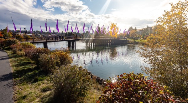 This Family-Friendly Park In Oregon Has A River Trail, Restaurants, Kayaking, And More