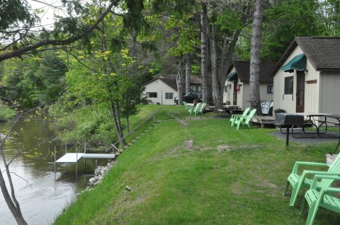 These Quaint Cottages On The Banks Of The Betsie River In Michigan Will Make Your Summer Splendid