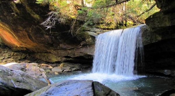 This Walk-Behind Waterfall And Swimming Hole In Kentucky Must Be On Your Summer Bucket List