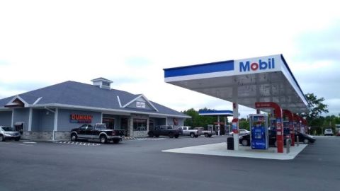 With Homemade Fried Chicken And Amazing Breakfast Pizza, The Coolest Gas Station In The World Is Right Here In Maine