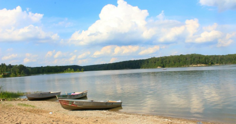 Make A Splash At These 8 Crystal-Clear Lakes In Indiana This Summer