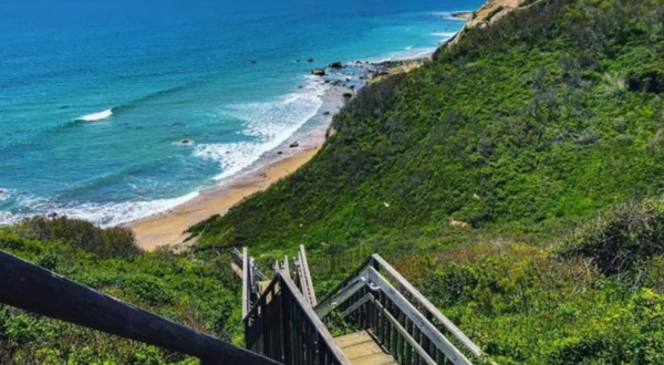 These Rhode Island Bluffs Are The Coolest Thing You’ll Ever See For Free