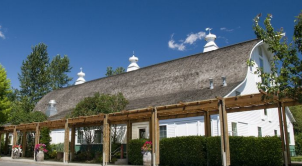 This Upscale Restaurant In A Former Washington Barn Offers An Unforgettable Dining Experience