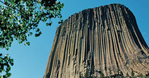 The Story Behind Devils Tower In Wyoming Is Incredibly Unique
