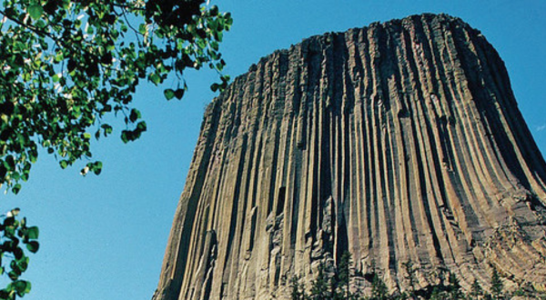 The Story Behind Devils Tower In Wyoming Is Incredibly Unique