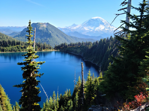 With A Striking Blue Lake And Mountain Views, The Little-Known Summit Lake Trail In Washington Is Unexpectedly Magical