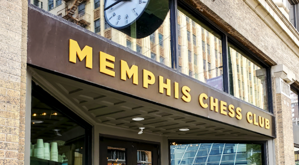 You Can Enjoy Pizza With A Side Of Chess At The Memphis Chess Club In Tennessee