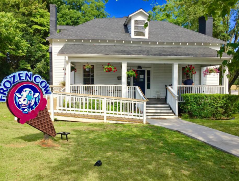 The Ice Cream Parlor In Georgia That's So Worth Waiting In Line For