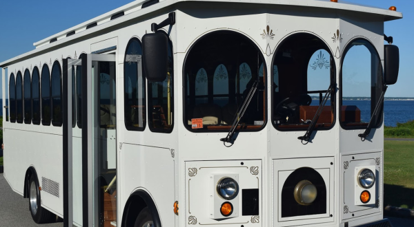 Take A Trolley Tour Of Newport Rhode Island, Then Explore The Historic Homes Along Bellevue Ave Mansion Row