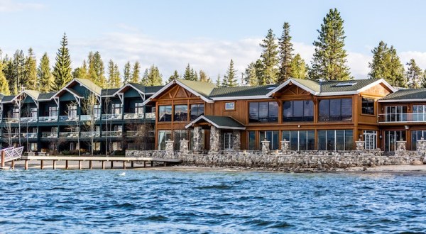 A Stay At This Waterfront Hotel In Idaho Is At The Top Of Our Travel Wish List
