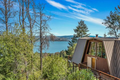 3 Waterfront Cottages To Stay In For A Picture Perfect Clear Lake Getaway In Northern California
