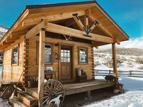 This Off-The-Grid Cabin Is A Year-Round Getaway Destination In Idaho That's Begging To Be Visited