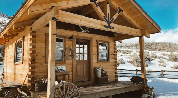 This Off-The-Grid Cabin Is A Year-Round Getaway Destination In Idaho That’s Begging To Be Visited