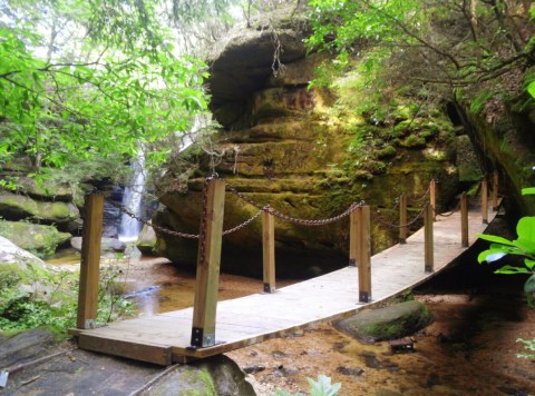 With Stream Crossings And Footbridges, This Little-Known Canyon Trail In Alabama Is Unexpectedly Magical