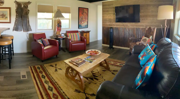 This Airbnb On An Animal Sanctuary In Arizona Is One Of The Coolest Places To Spend The Night