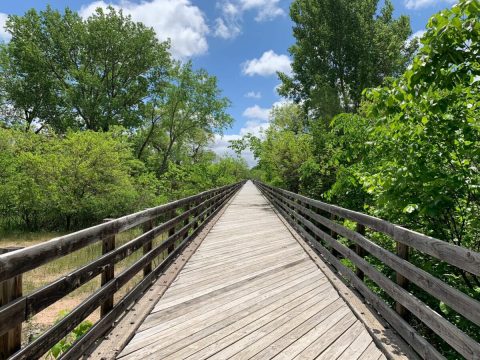 With A Footbridge, Beautiful Scenery, And Wildlife, The Little-Known Dark Island Trail In Nebraska Is Unexpectedly Magical