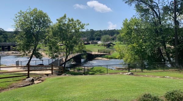 This Family-Friendly Park In Alabama Has A Waterfall, Mini Golf, A Campground, And More
