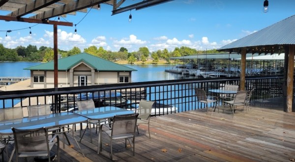 A Floating Bar & Grill In Oklahoma, Ugly’s Is The Perfect Spot To Grab A Drink On A Hot Day
