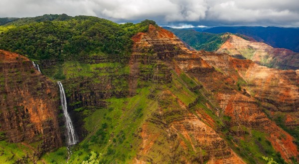 The Ultimate Bucket List For Anyone In Hawaii Who Loves Waterfall Hikes