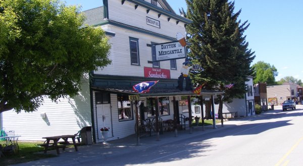 The Middle-Of-Nowhere General Store With Some Of The Best Sandwiches In Wyoming