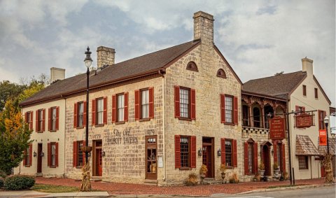 There Are 3 Must-See Historic Landmarks In The Charming Town Of Bardstown, Kentucky