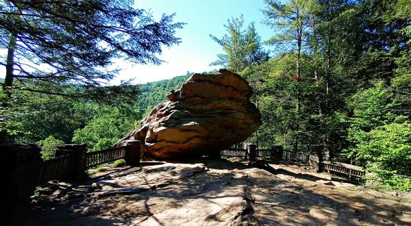 Few People Know There’s A Unique Rock Formation Hidden Along The Balanced Rock Viewing Area In Pennsylvania