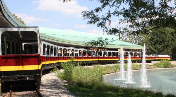 This Open Air Train Ride In Detroit Is A Scenic Adventure For The Whole Family