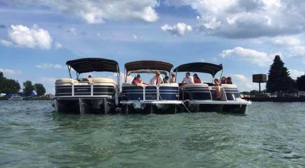 Rent Your Own Pontoon Boat Near Detroit For An Amazing Time On The Water