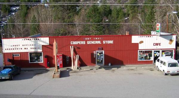 The Middle-Of-Nowhere General Store With Some Of The Best Burgers And Barbecue In Washington