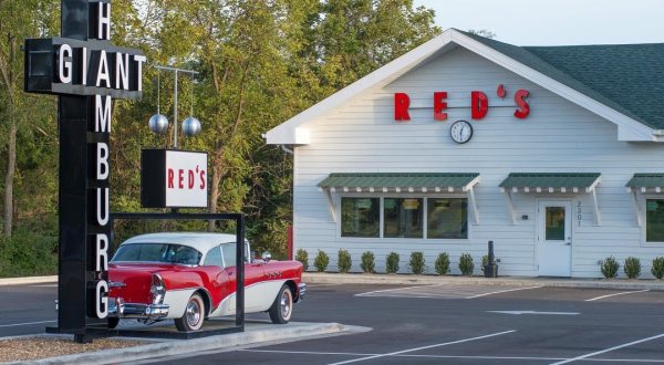 People Will Drive From All Over Missouri To Red’s Giant Hamburg, For The Nostalgia Alone