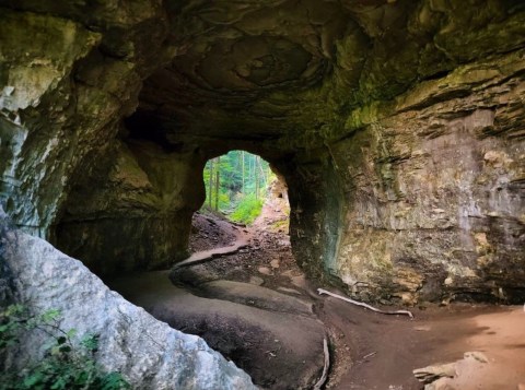 Meander Through A Series Of Bridges And Caves Along The 8.6-Mile 4Cs Trail In Kentucky For An Unforgettable Outdoor Adventure