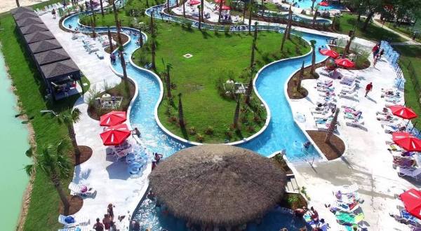 This Resort-Waterpark In Louisiana With Its Own Swim-Up Bar Will Make Your Summer Spectacular