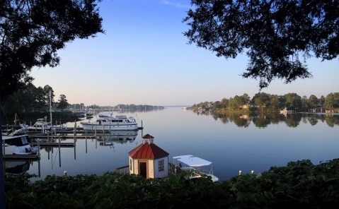 Virginia's Most Beautiful Riverfront Resort Is The Perfect Place For A Relaxing Getaway