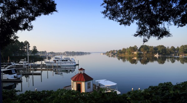 Virginia’s Most Beautiful Riverfront Resort Is The Perfect Place For A Relaxing Getaway