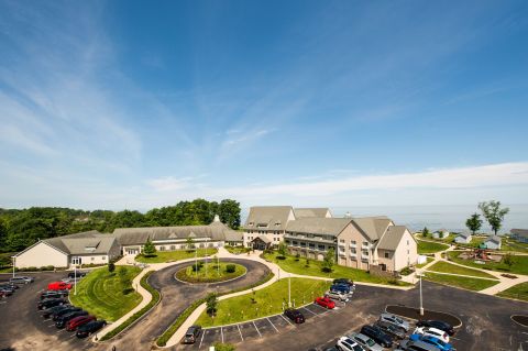 Ohio's Most Beautiful Waterfront Resort Is The Perfect Place For A Relaxing Getaway