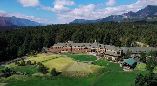 Washington’s Most Beautiful Riverfront Resort Is The Perfect Place For A Relaxing Getaway