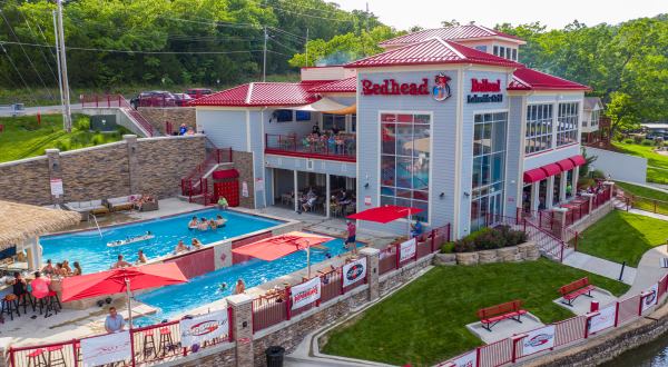 A Waterfront Restaurant In Missouri, Redhead Lakeside Grill Is The Perfect Spot To Grab A Drink On A Hot Day