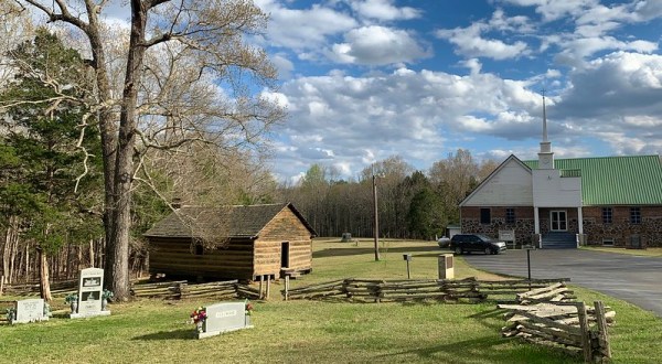 You Can See A Civil War Cemetery And A Battlefield At This Riverside Military Park In Shiloh, Tennessee