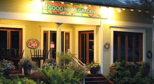 Nestled In The Middle Of A Garden Center, This Tiny Oregon Cafe Is An Enchanting Day Trip Destination