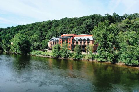 Pennsylvania's Most Beautiful Riverfront Resort Is The Perfect Place For A Relaxing Getaway