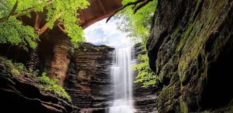 This Family-Friendly Park In Illinois Has Waterfalls, Picnic Areas, Hiking Trails, And More