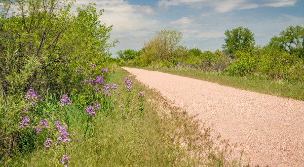 If There Are Only 3 Family Hikes You Ever Take In Nebraska, Follow These Easy Trails