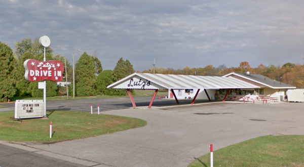 The Burgers And Shakes From This Middle-Of-Nowhere Michigan Drive-In Are Worth The Trip