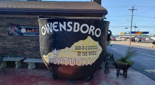 The One Small Town In Kentucky With Delicious Barbecue Food On Every Corner
