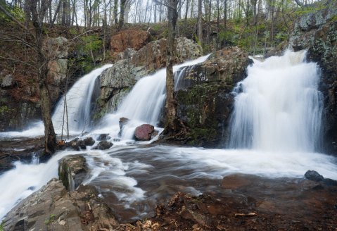 Few People Know There’s A Waterfall Hidden Just Off The Highway In Connecticut